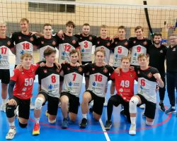 Bor Rojc, Jaka Hribar, Enej Rutar, Jurij Drobež, Luka Mivšek, Aljaž Ritmanič, Miha Kosanc, Juš Vindišar, trener Jaka Bevc, pomočnik trenerja Tadej Ferme, Žiga Žolnir, Gaj Elikan, Benjamin Šenk, Jošt Lenič, Taras Peter Čučulovič, Žan Zajc